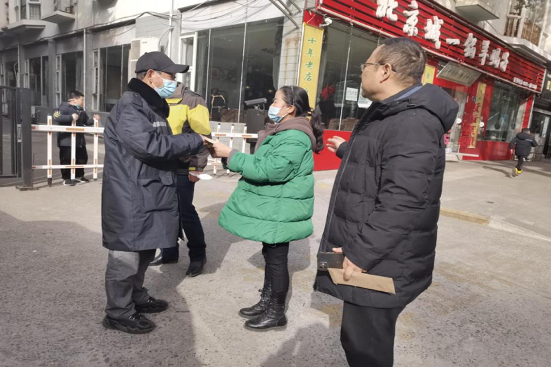 凯时尊龙人生就是博送温暖  慰问暖民心