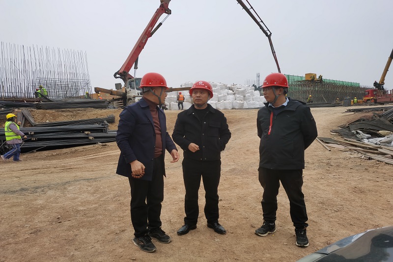 进工地 看进度 盯安全—范文伟检查S205下穿项目