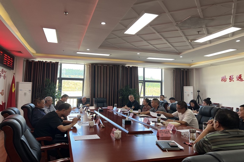 凯时尊龙人生就是博集团召开“共建三十载，，，，，，，同行筑路梦”座谈会