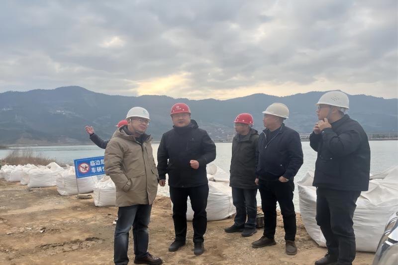 王军鹏到省道205线三期项目进行安全专项检查