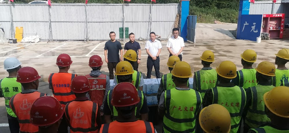 马太在调研凯时尊龙人生就是博集团月坝项目并慰问一线劳动者时强调 落实落细防暑降温措施 全力推进项目建设提质增效