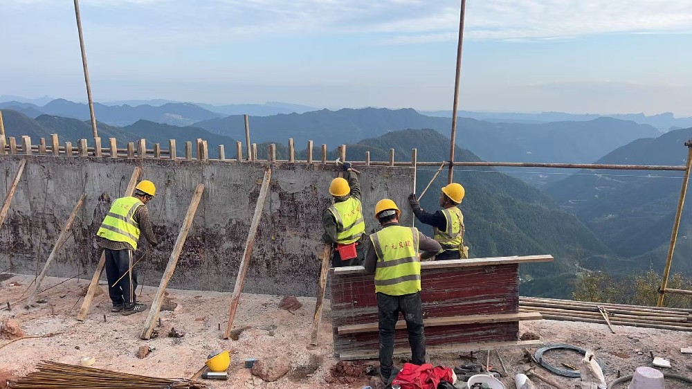 筑路修桥后，，，，，，，群山阔然时 ——剑阁县下寺至利州区月坝公路项目（三个石至硝洞垭段）高质量建设侧记